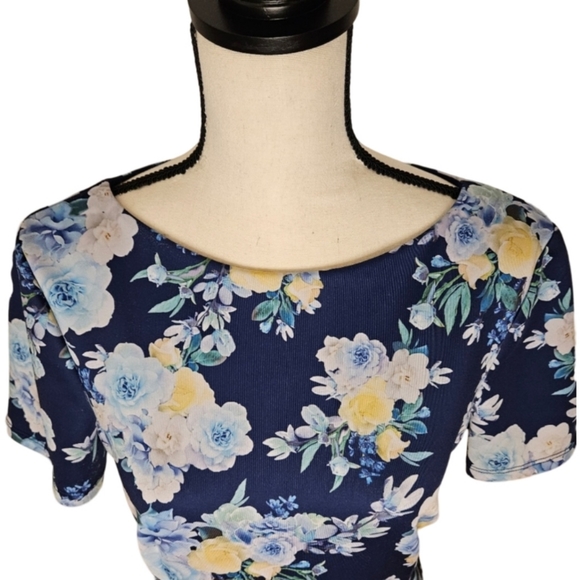 Forever New Floral Zip Up Dress - Picture 6 of 11